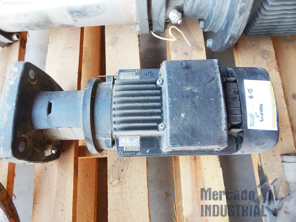 Motor Grundfos 5 HP con acoplamiento para bomba vertical - imagen 1