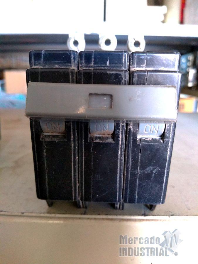 Interruptor 40 AMP 240VAC 3 polos marca Cutler Hammer - imagen 1