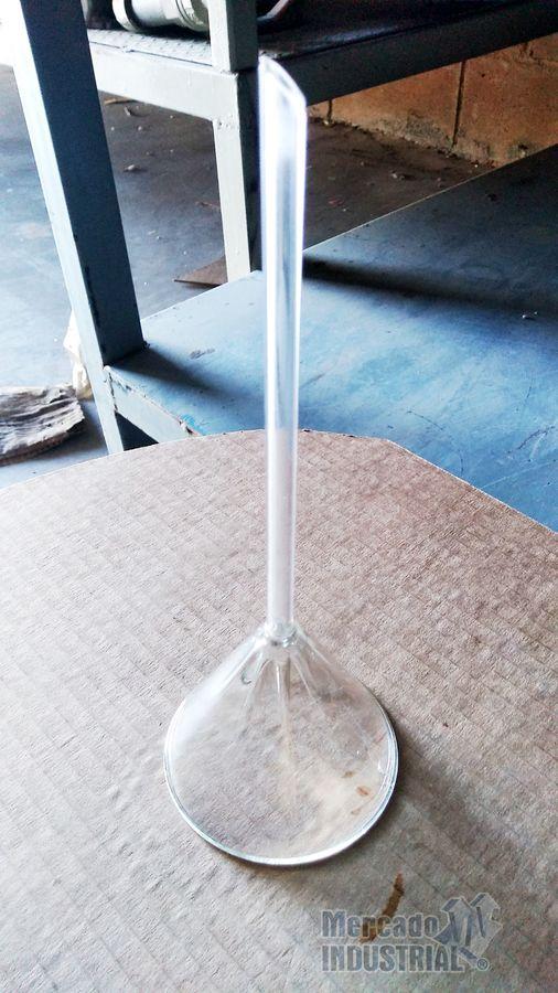 Embudo de vidrio 8 cm de diámetro marca Pyrex - imagen 1