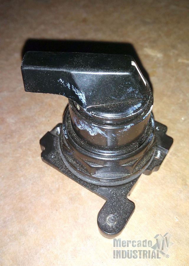 Interruptor selector de 2 posiciones modelo 10250T3071RC marca Cutler Hammer - imagen 1