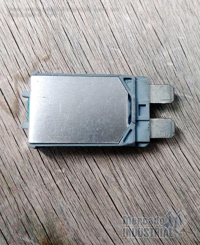Interruptor de circuito 30 AMP 24 VDC modelo 22330-000 marca Buss - imagen 1