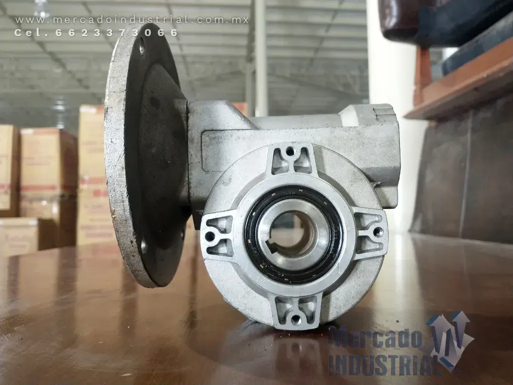 Reductor de velocidad de tornillo sin fin y rueda modelo VSF050 marca Rigmsa - imagen 1