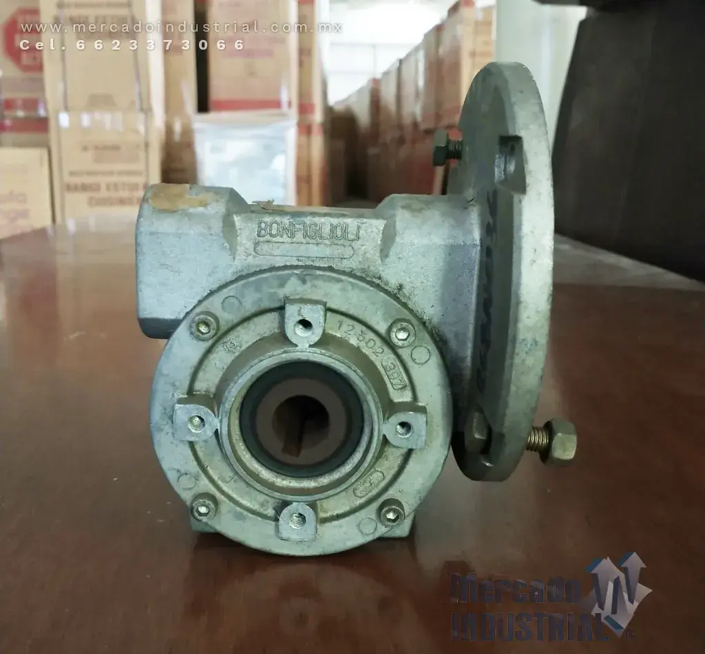 Reductor de velocidad de tornillo sin fin 0.25 HP modelo MVF 44/F marca Bonfiglioli - imagen 1