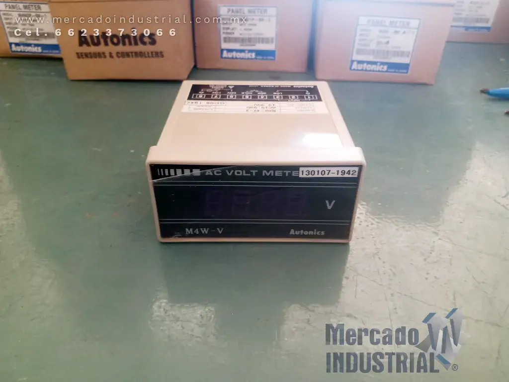 Medidor de panel digital 19.99V modelo M4W-AV-3 marca Autonics - imagen 1