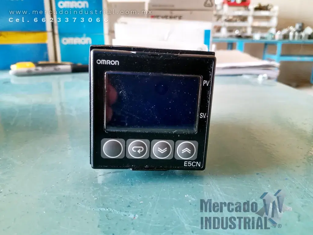Controlador de temperatura E5CN-Q2HBT marca OMRON - imagen 1