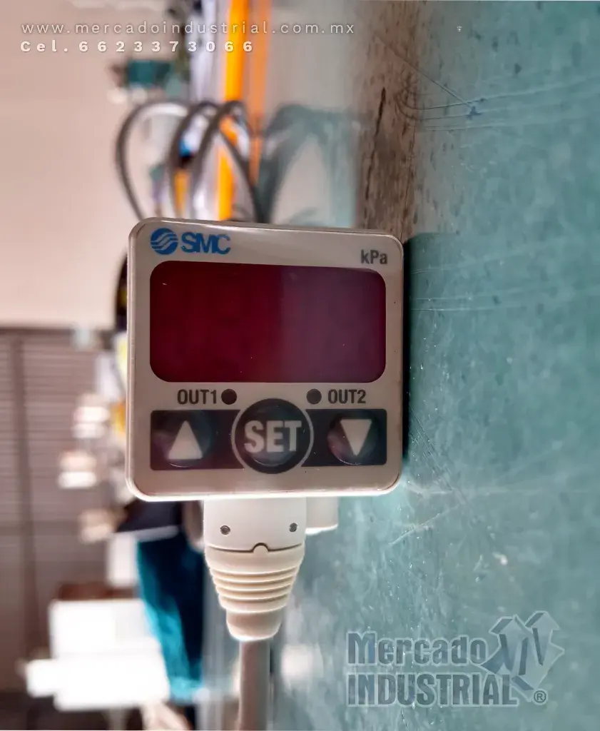 Interruptor de vacío 10 a 101.3 KPa modelo ZSE40-01-22L marca SMC - imagen 1
