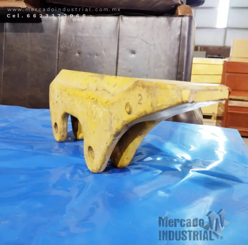 Barra lateral protector modelo 3295958 marca Caterpillar - imagen 1