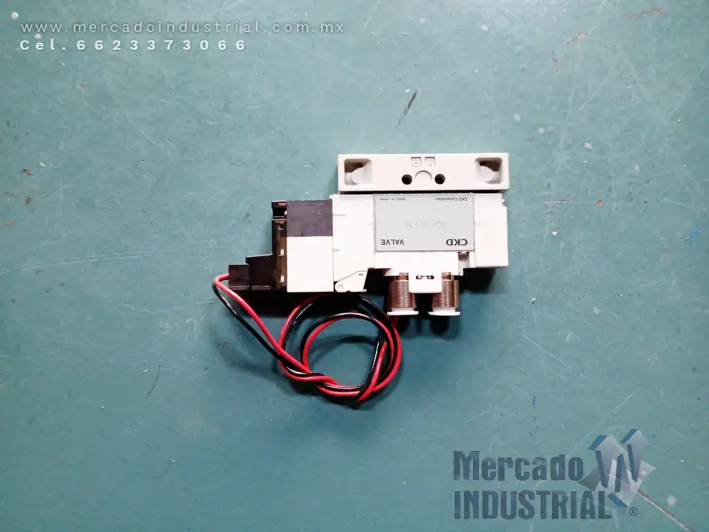 Válvula solenoide DC24V modelo 4GA110-C6-E2H-3 marca CKD - imagen 1