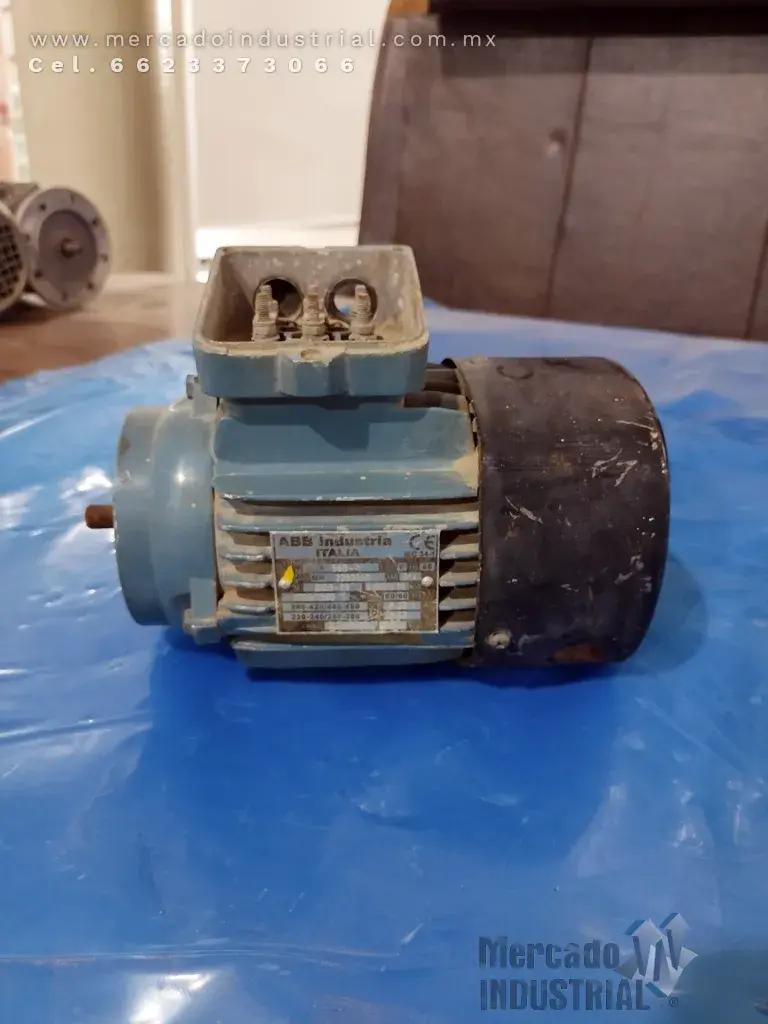 Motor eléctrico de .10 KW 580 RPM marca ABB - imagen 1
