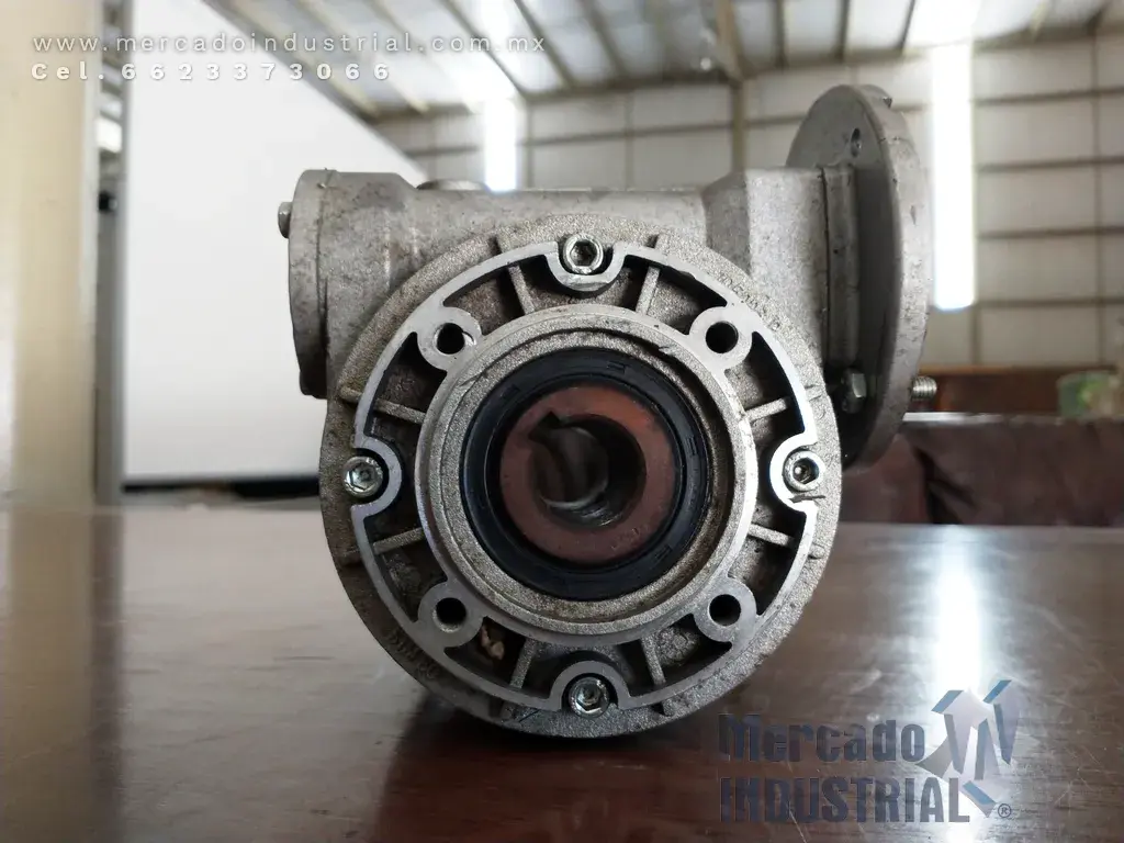 Reductor de velocidad de engranaje de ángulo recto ratio 1/7 Tipo RMI 50 F1 M1 marca S.T.M. - imagen 1