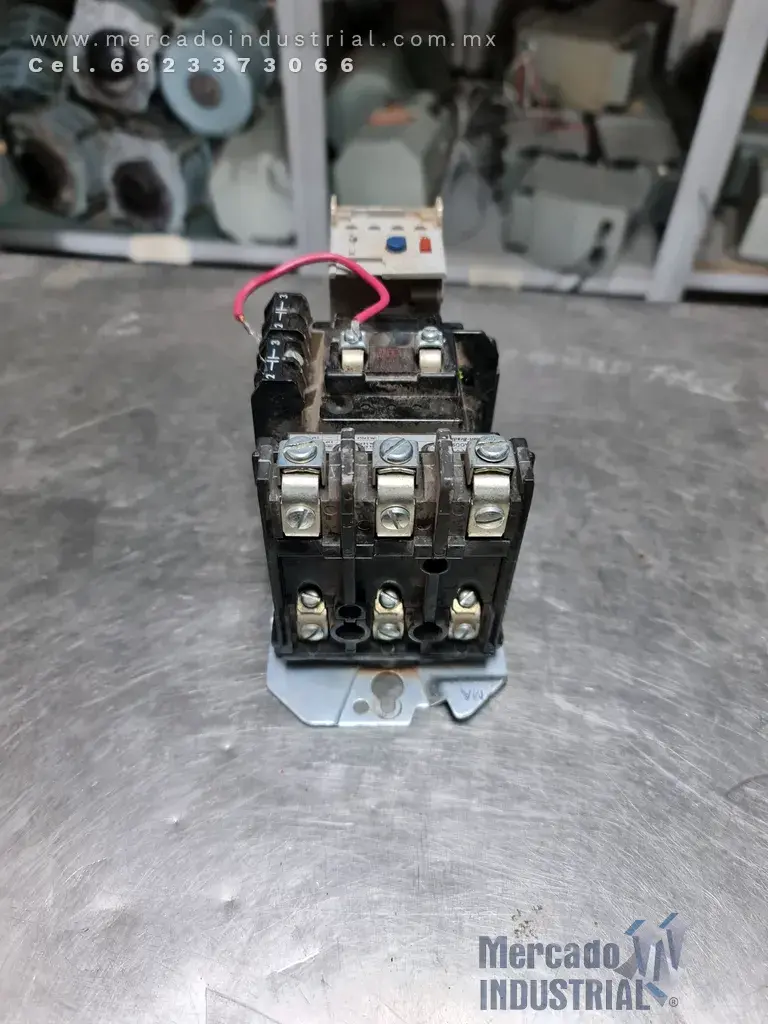 Contactor NEMA 0 18 A marca Allen Bradley - imagen 1