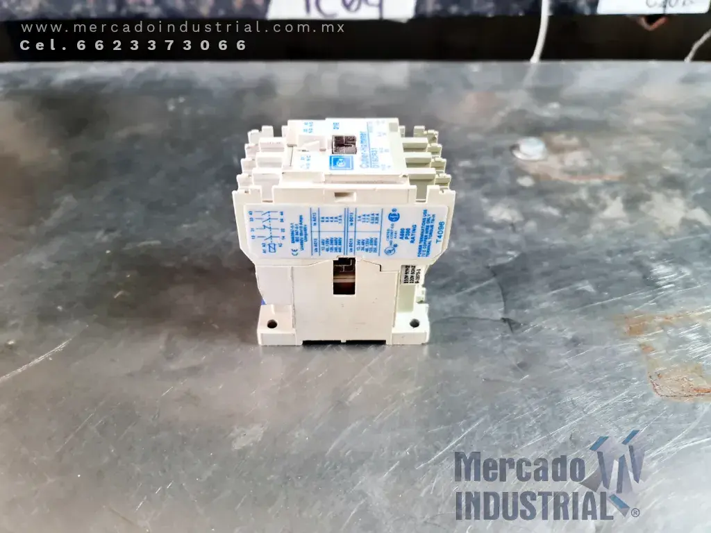 Contactor trifásico 110 V modelo D15CR31 marca Cutler Hammer - imagen 1