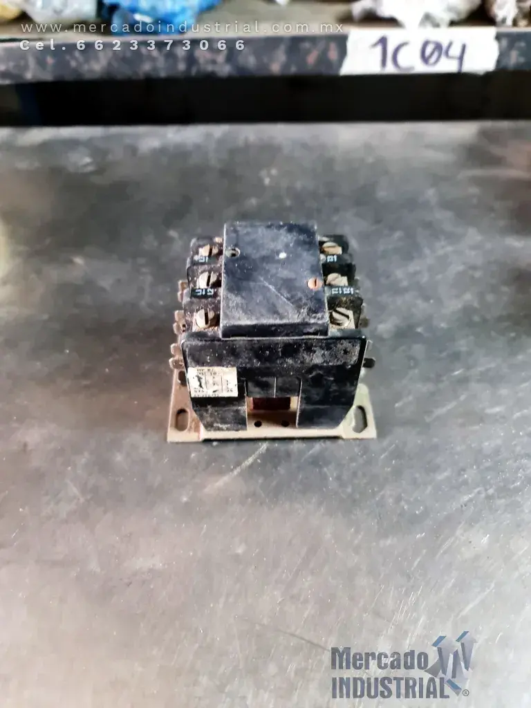 Contactor 120 V modelo A9-352095 - imagen 1