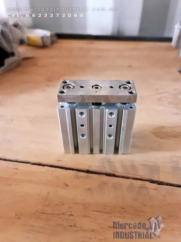Pistón cilíndrico de guía compacta 145 PSI 20 mm modelo MGPM16-20Z marca SMC - imagen 1