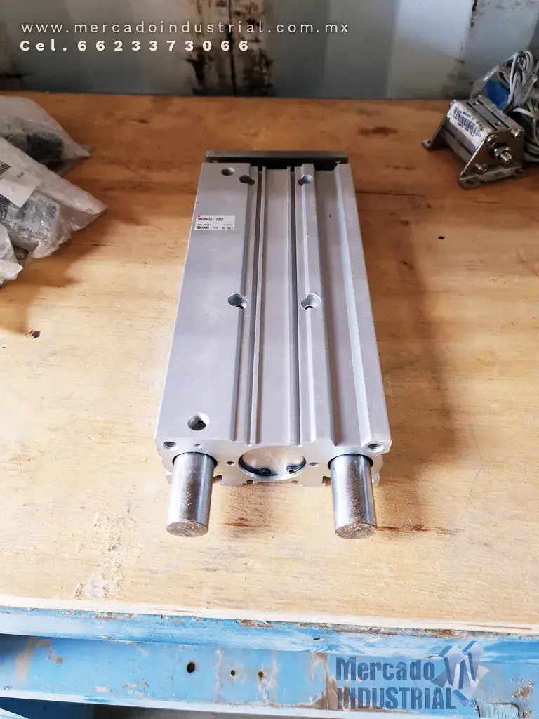 Pistón cilíndrico de guía compacta 145 PSI 200 mm modelo MGPM32-200Z marca SMC - imagen 1