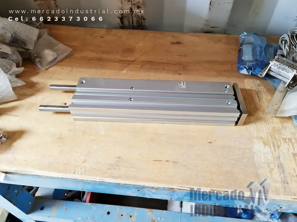 Pistón cilíndrico de guía compacta 145 PSI 300 mm modelo MGPL25-300 marca SMC - imagen 1