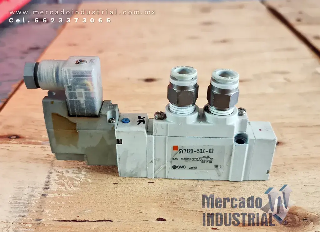 Válvula solenoide 21~100 PSI modelo SY7120-5DZ-02 marca SMC - imagen 1