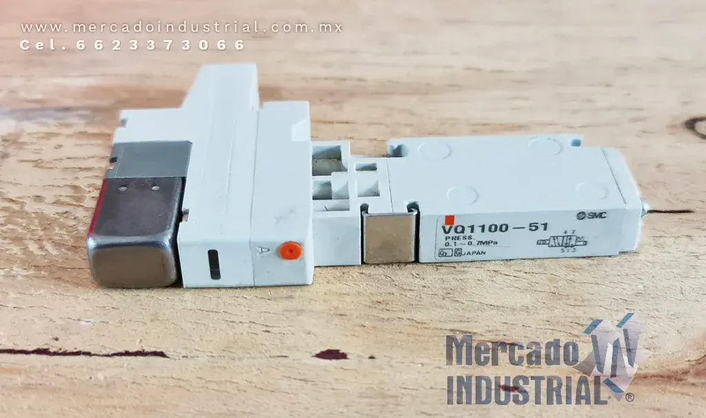 Válvula solenoide 15~101 PSI modelo VQ1100-51 marca SMC - imagen 1