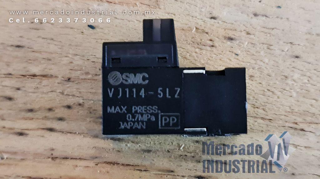 Válvula solenoide 101 PSI modelo VJ114-5LZ marca SMC - imagen 1