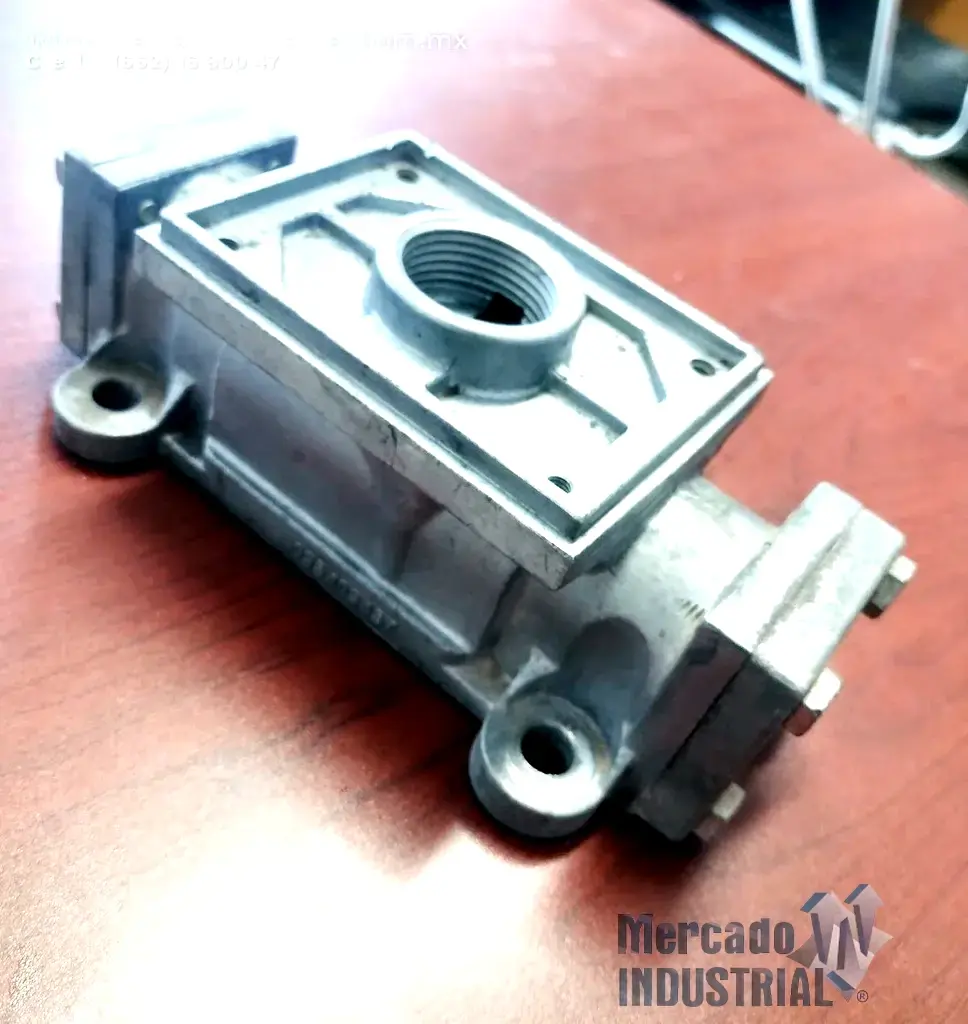Cuerpo de válvula de aire para bomba de diafragma modelo 095.109.157 marca WARREN RUPP - imagen 1