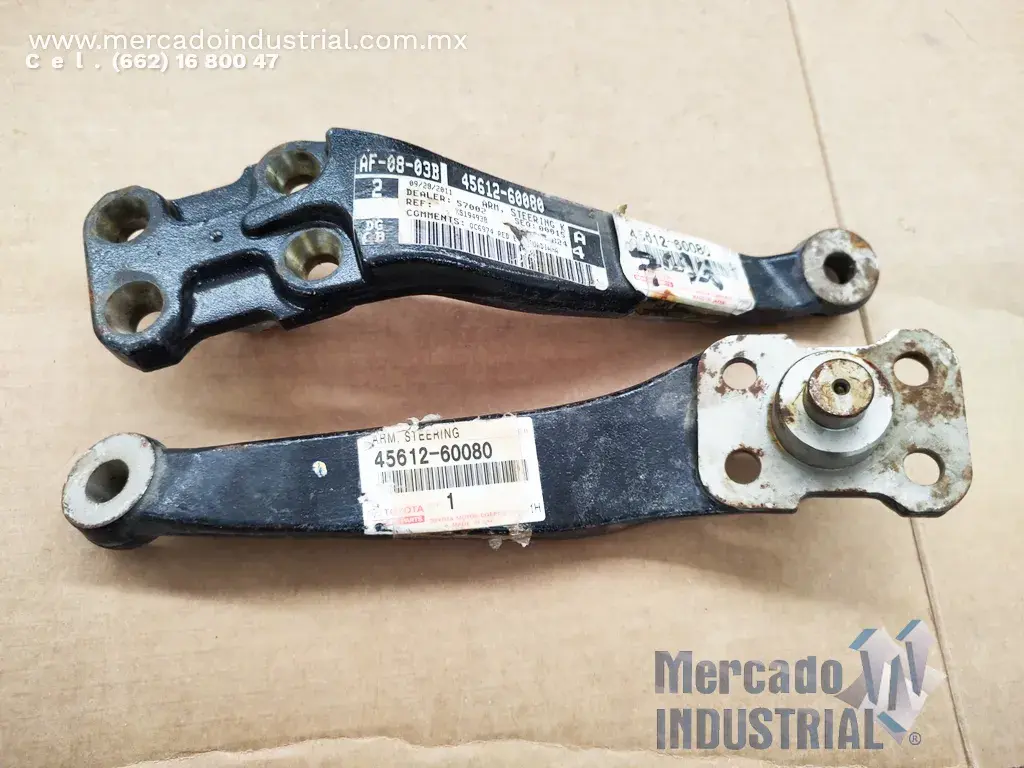 Brazo de nudillo de dirección delantera modelo 45612-60080 marca TOYOTA - imagen 1