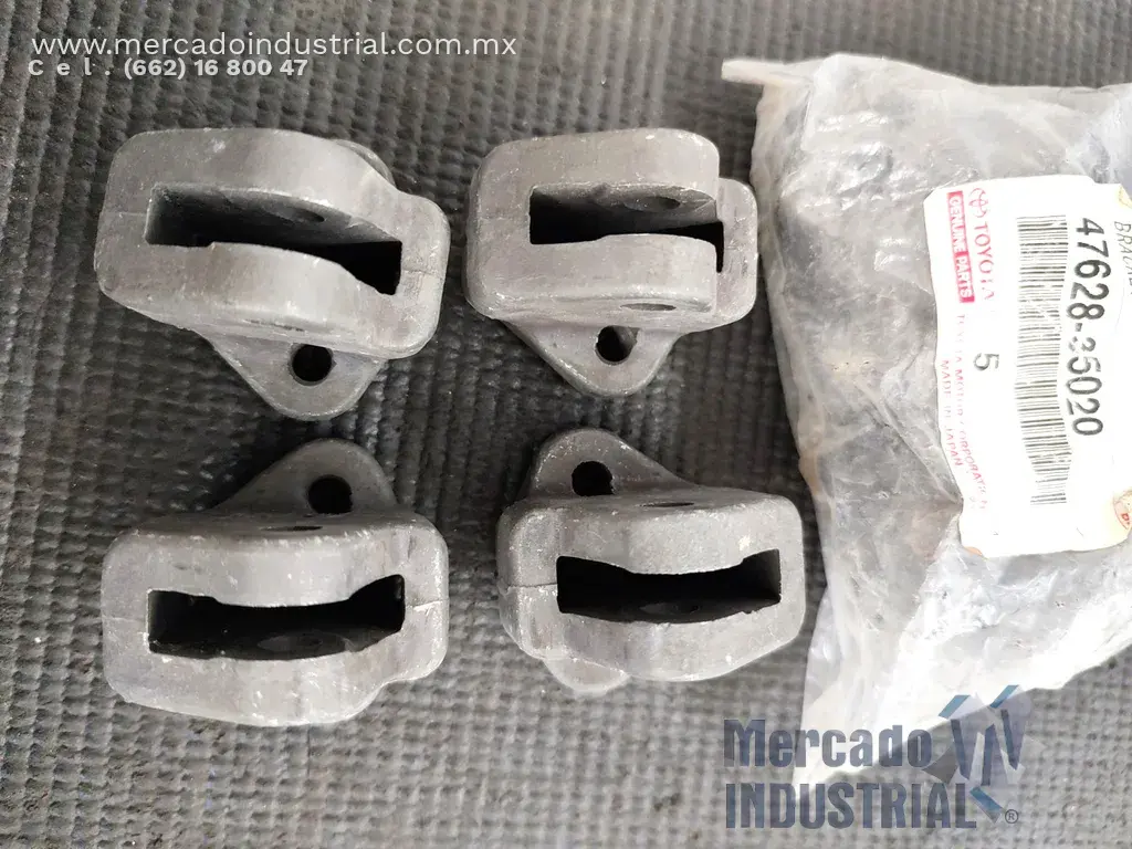 BRACKET modelo 47628-35020 marca TOYOTA - imagen 1