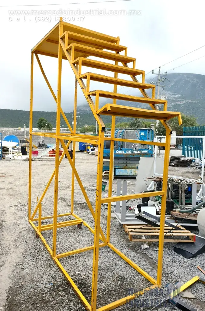 Escalera industrial de 2.57 m x 92 cm x 3.30 m - imagen 1