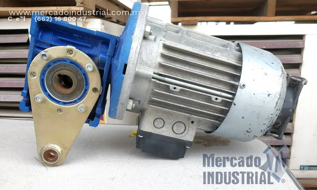 Motorreductor 10:1 ratio 0.45 kW marca MOTOVARIO - imagen 1
