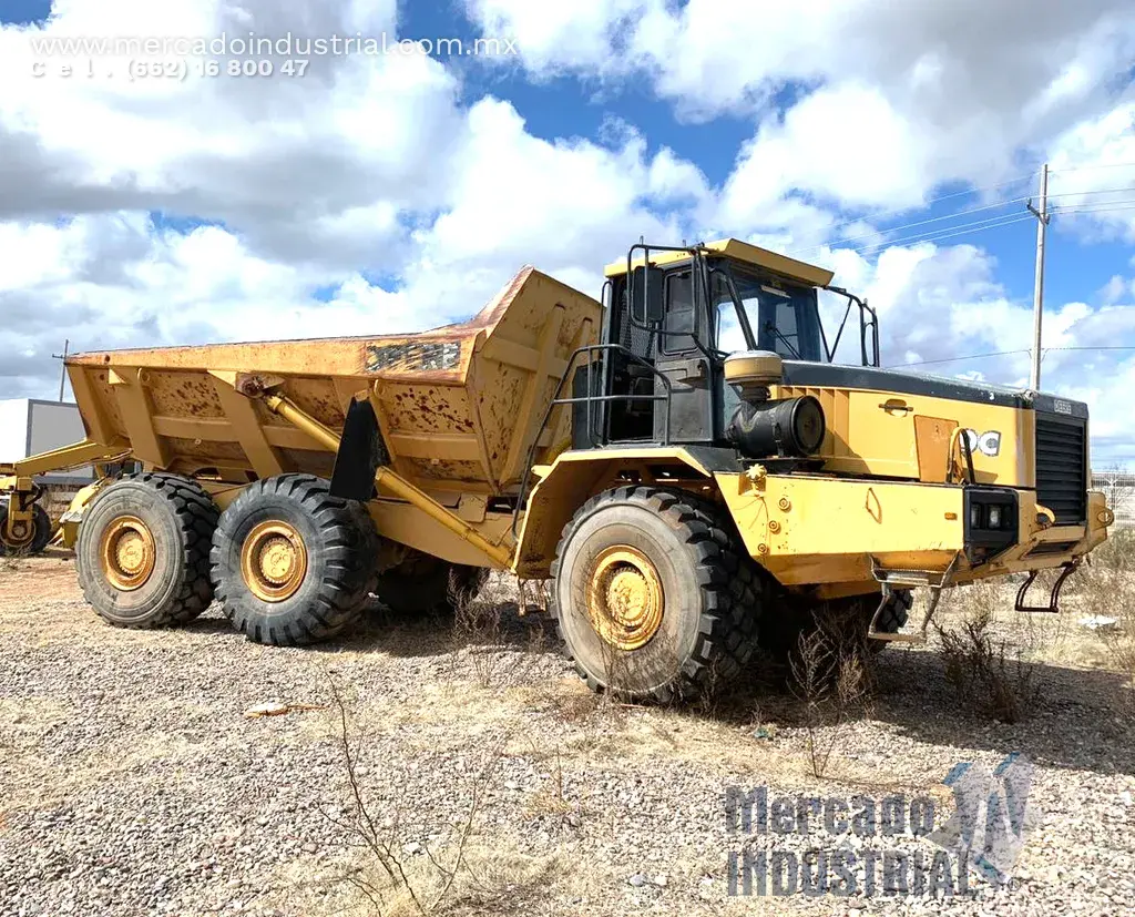 Camión articulado fuera de carretera John Deere 350C - imagen 1
