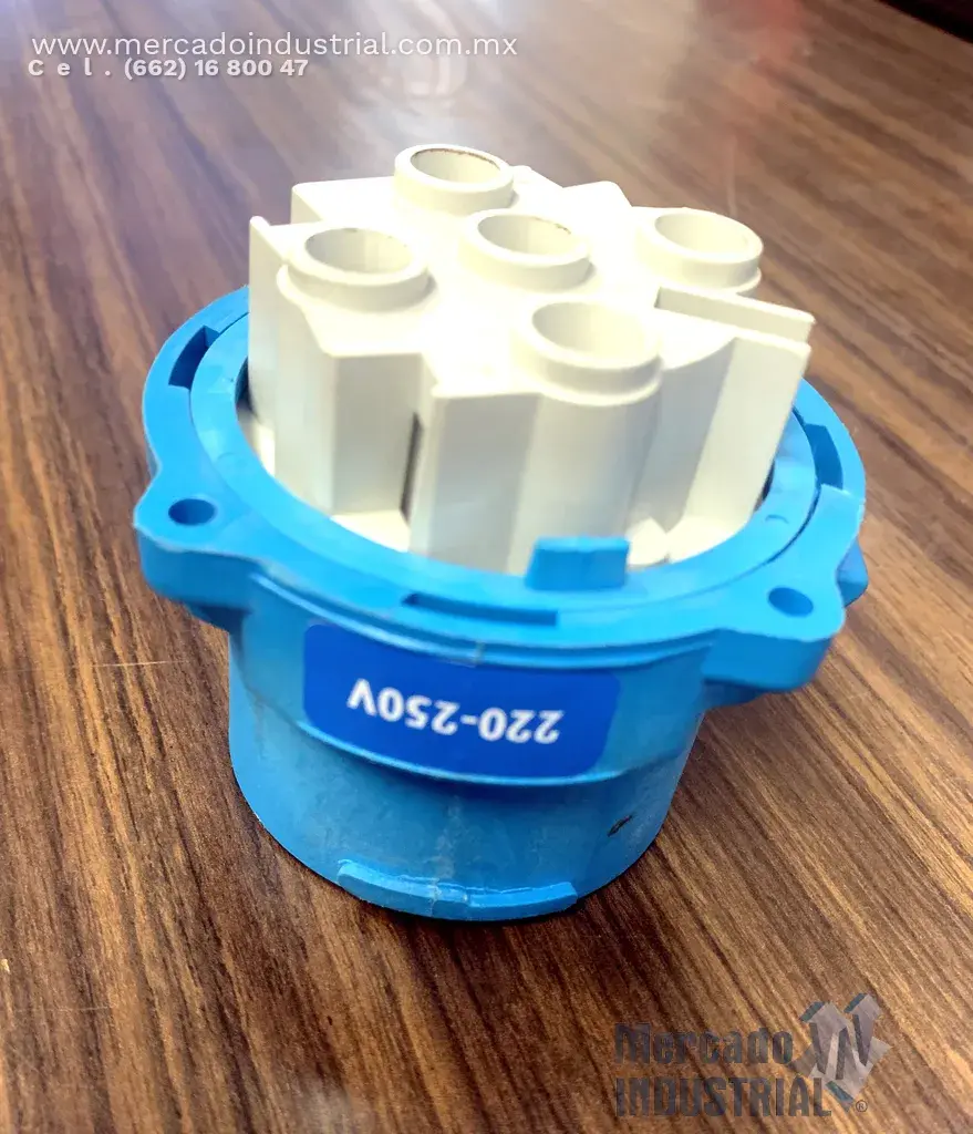 Clavija 50 AMP 250V modelo DS3 marca Marechal - imagen 1