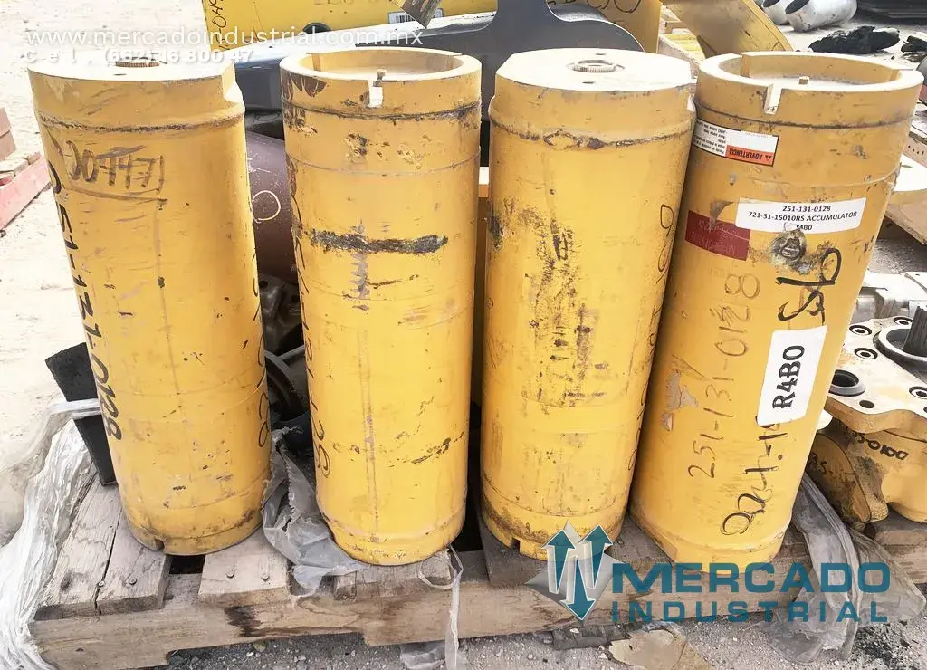 Komatsu 721-31-15010RS ACCUMULATOR WD900-3 (WA600-6) - imagen 1