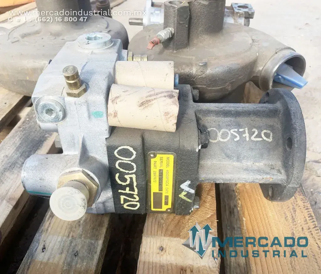 Komatsu 6560-71-1102 XPUMP FUEL (D375A-5) - imagen 1