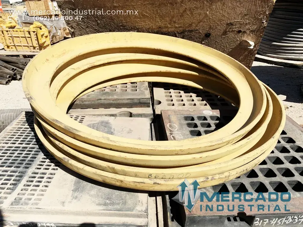Komatsu 524921850 (426-30-12120) FLANGE (WA900-3) - imagen 1