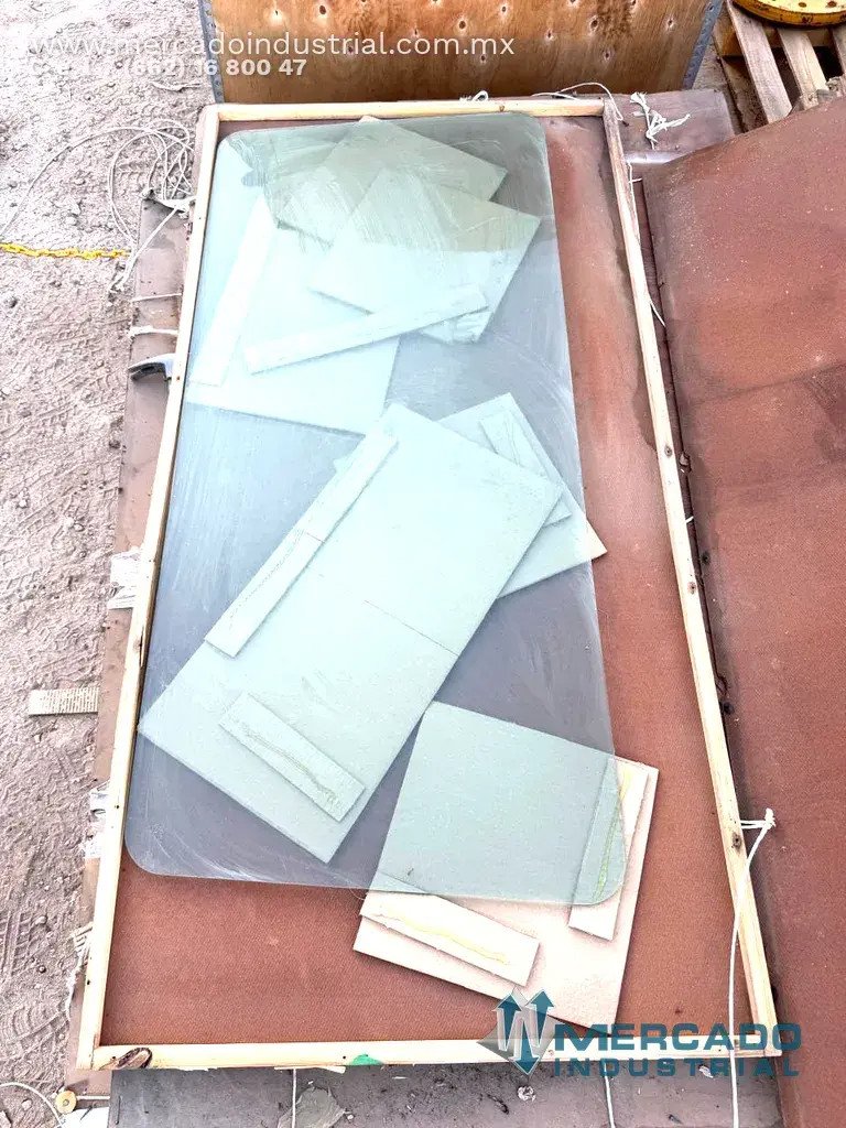 Komatsu 23A-952-1131 GLASS (GD555-3A) - imagen 1