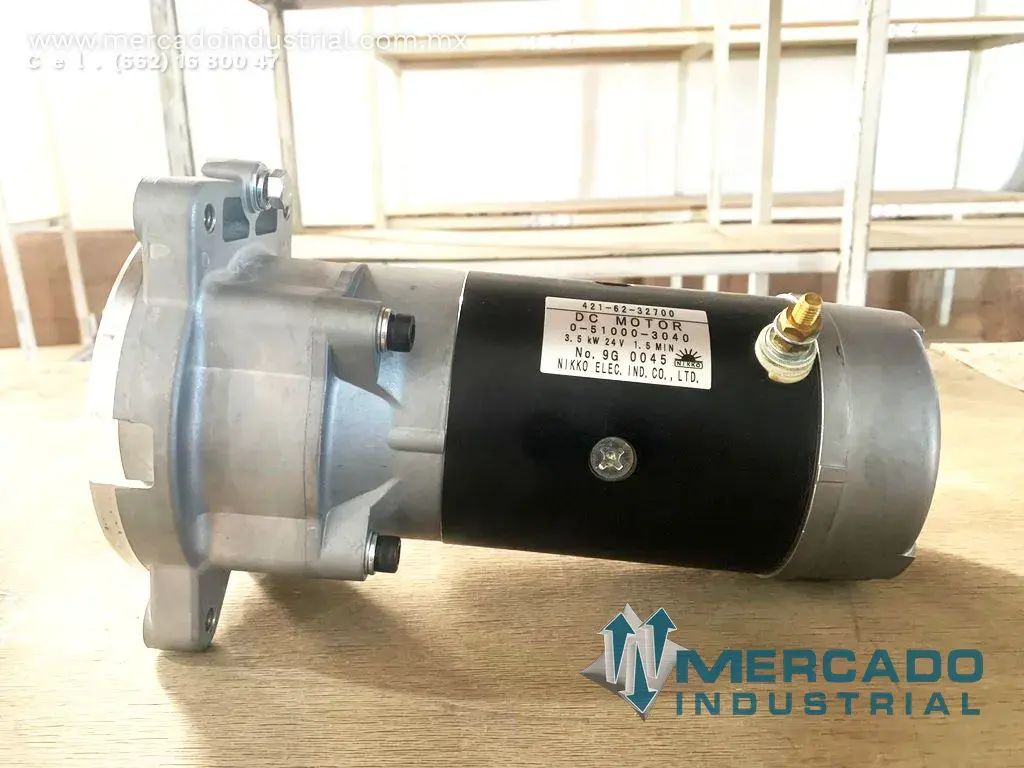 Komatsu 421-62-32700 (561-40-65210) MOTOR ASSY - imagen 1