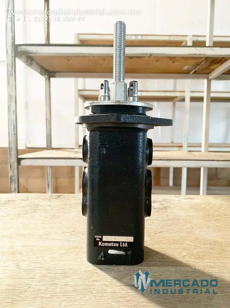 Komatsu 702-16-35002 (702-16-35001) PILOT VALVE ASS (HD785-5) - imagen 1
