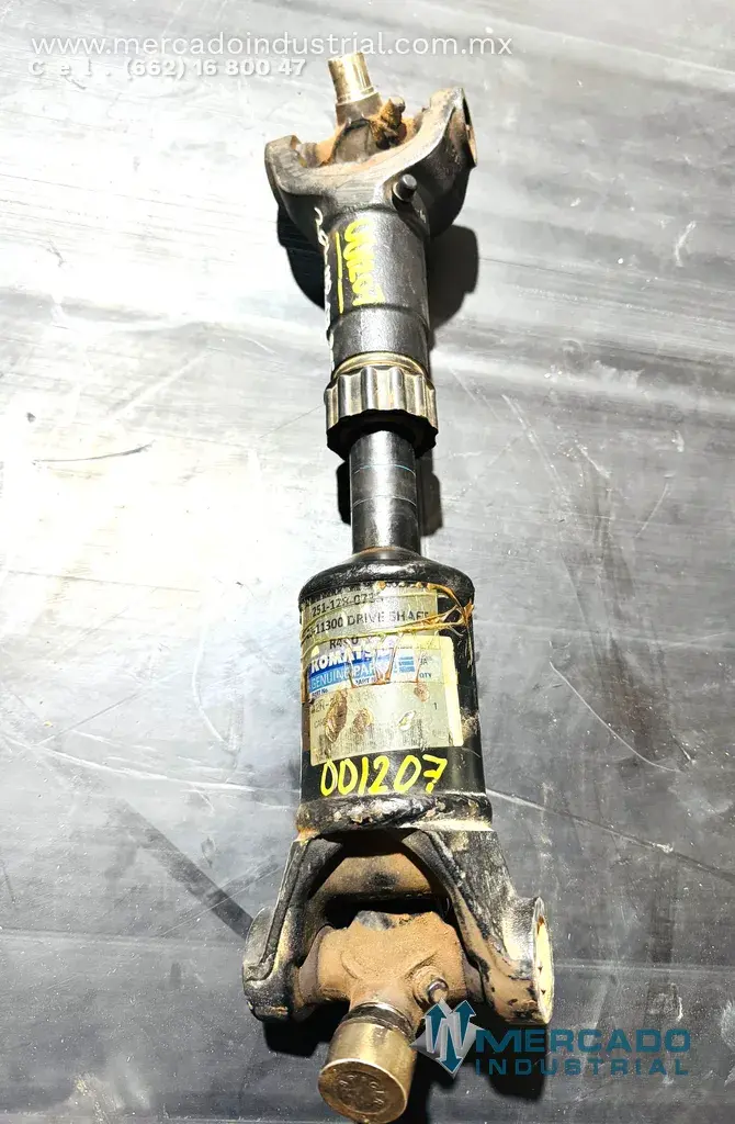 Komatsu 42N-20-11300 DRIVE SHAFT REAR (WD146-5) - imagen 1