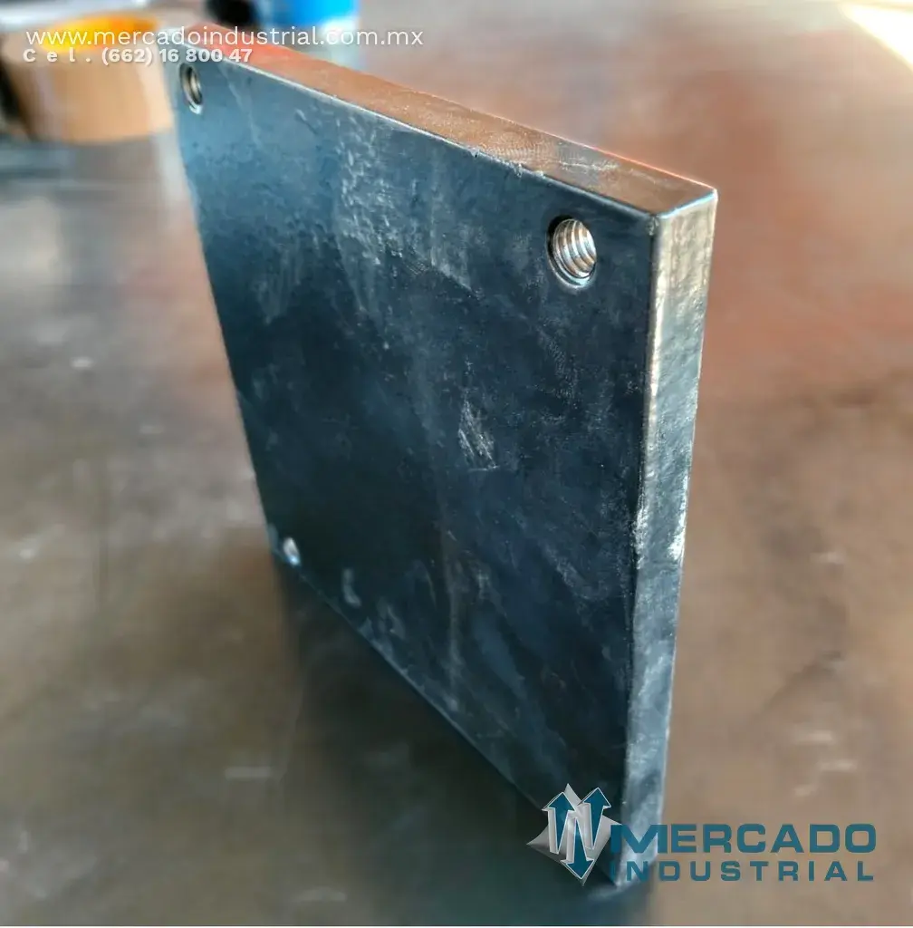 Placa metálica 6" x 6" marca McElroy - imagen 1