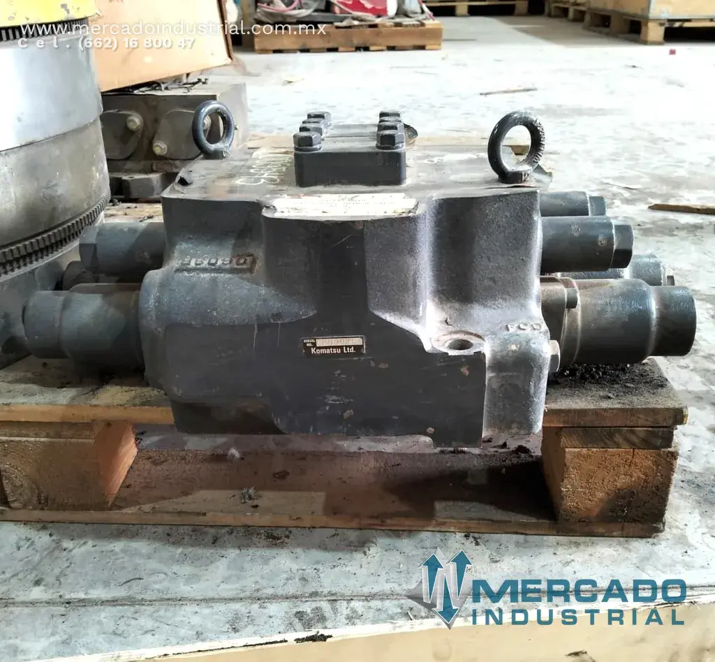 Komatsu 709-12-11809 CONTROL VALVE (WD500-3) - imagen 1
