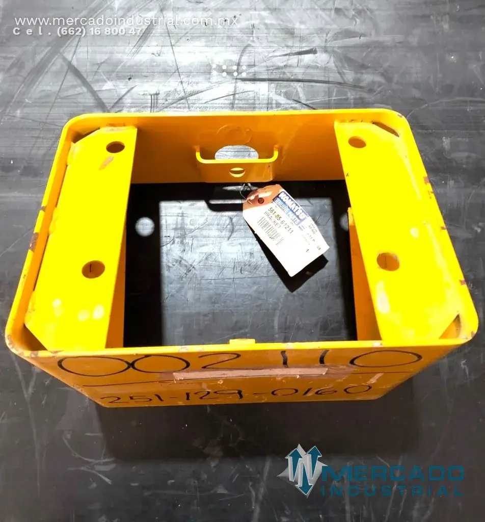 Komatsu 561-85-61211 BRACKET (HD785-5) - imagen 1
