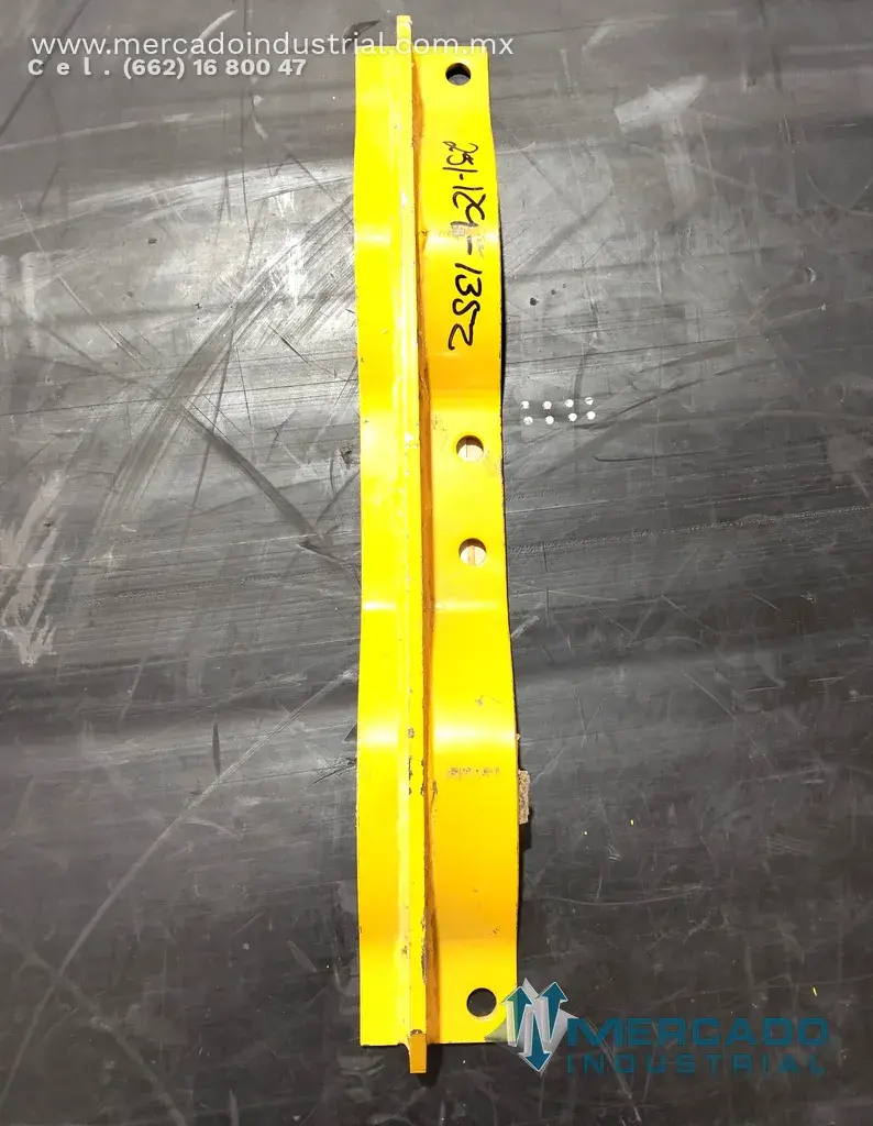 Komatsu 561-02-62261 BRACKET (HD785-5) - imagen 1