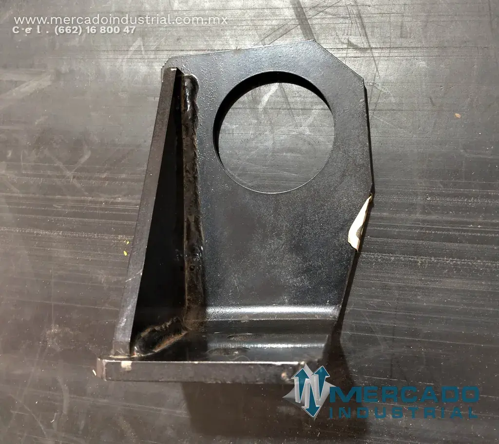 Komatsu 17A-03-41311 BRACKET (D155AX-6) - imagen 1