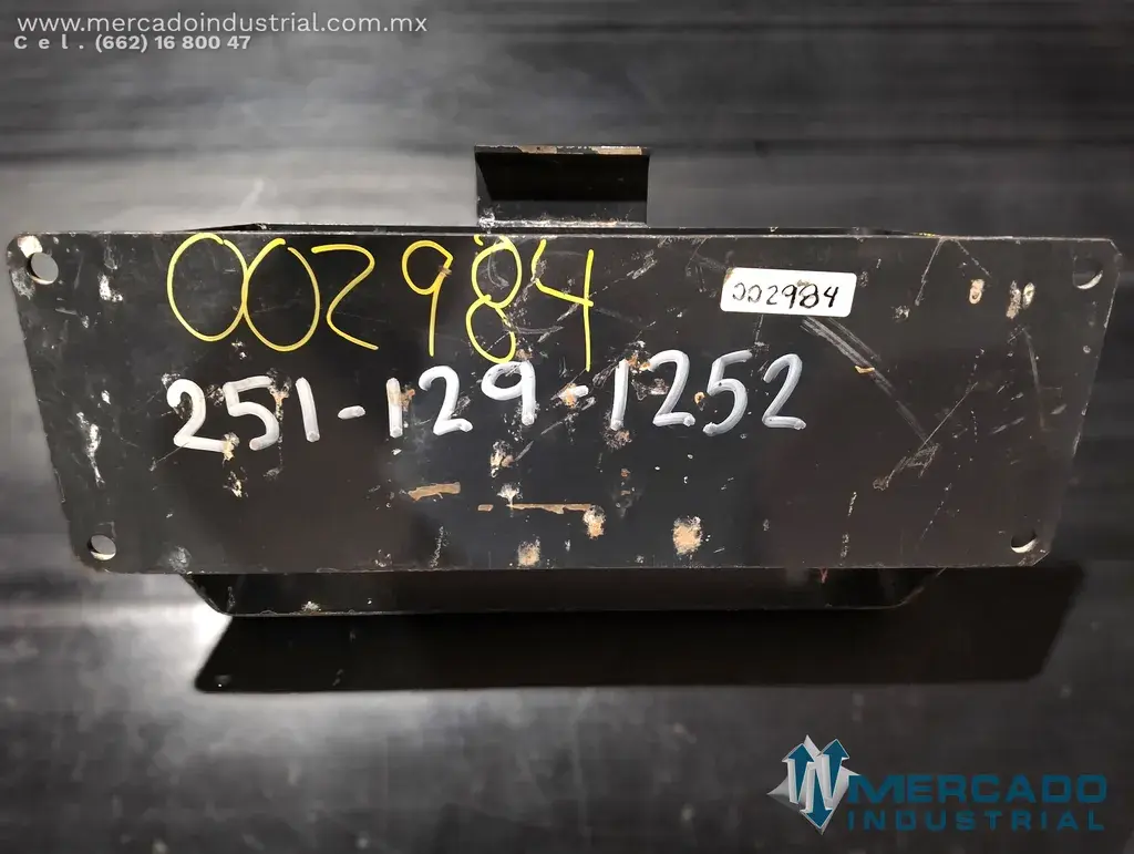 Komatsu 569-98-63110 BRACKET (HD785-5) - imagen 1