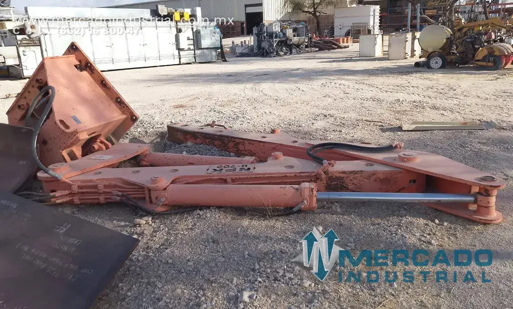 Sistema de martillo fijo pedestal modelo B700-02 marca NPK - imagen 1