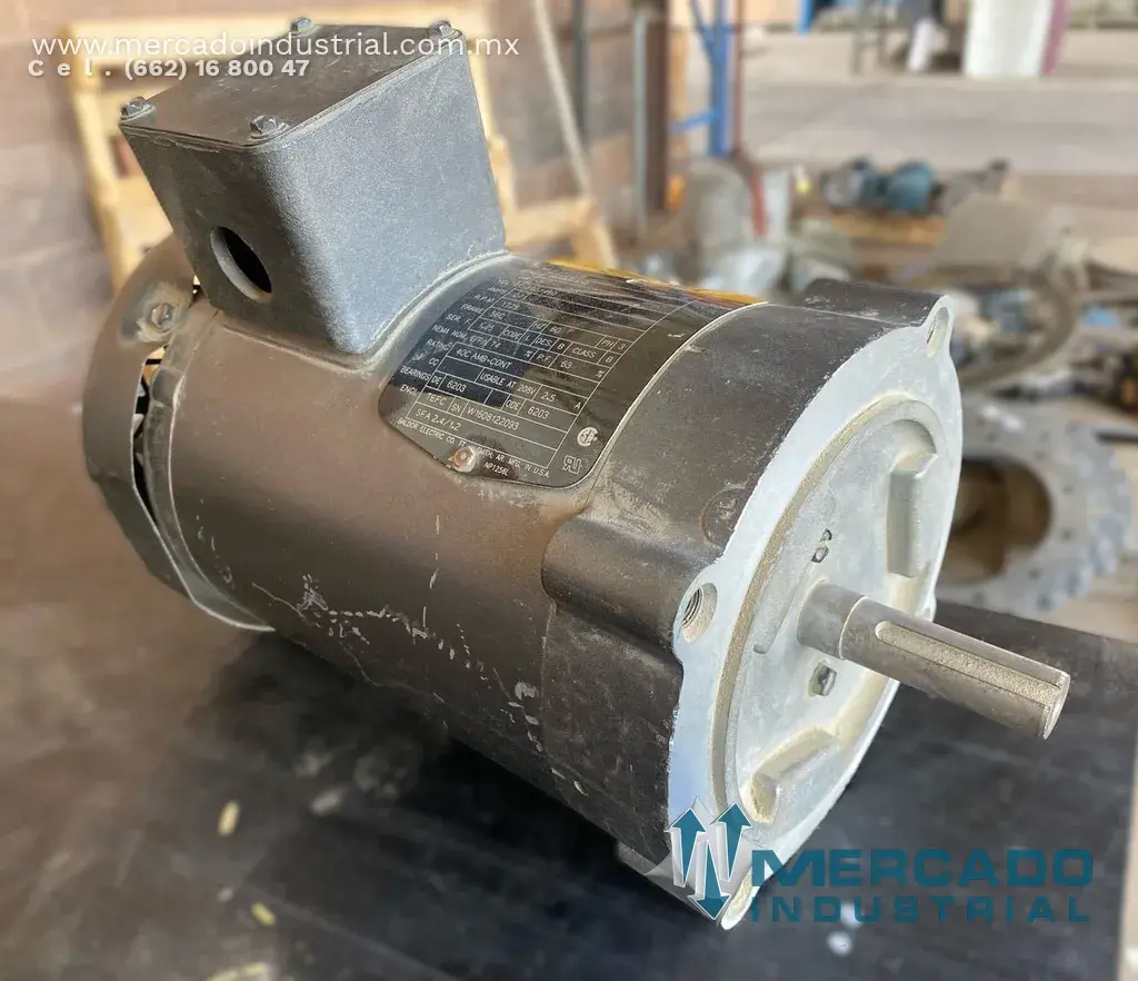 Motor eléctrico trifásico 1 HP 4 polos 1725 RPM marca Baldor - imagen 1