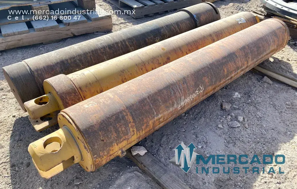 Pistón hidráulico de levante principal 81" x 11" parte 31591 marca BUCYRUS - imagen 1