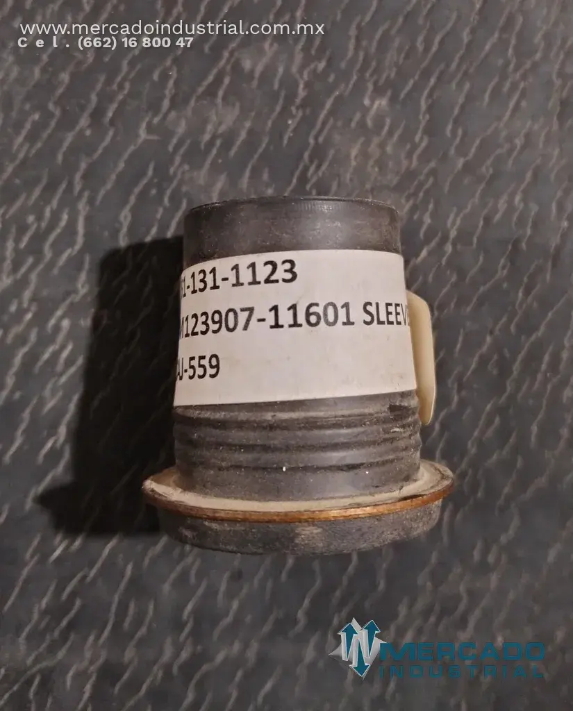 KOMATSU YM123907-11601 SLEEVE (SK815E-E20) - imagen 1