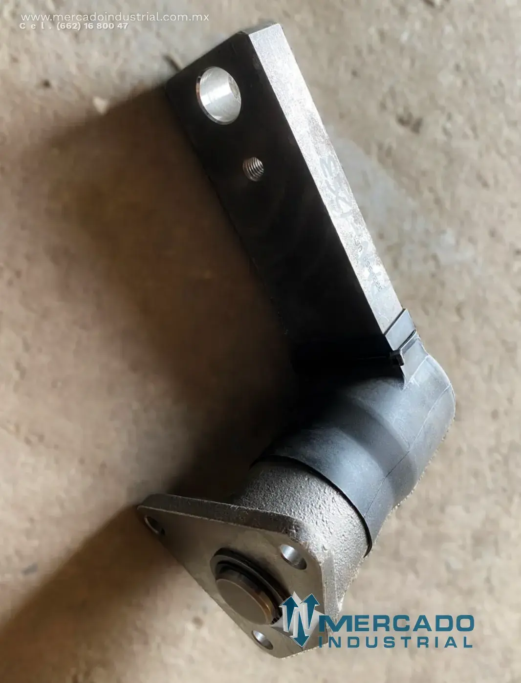 Palanca para cargador frontal parte 3329559 marca Cummins - imagen 1