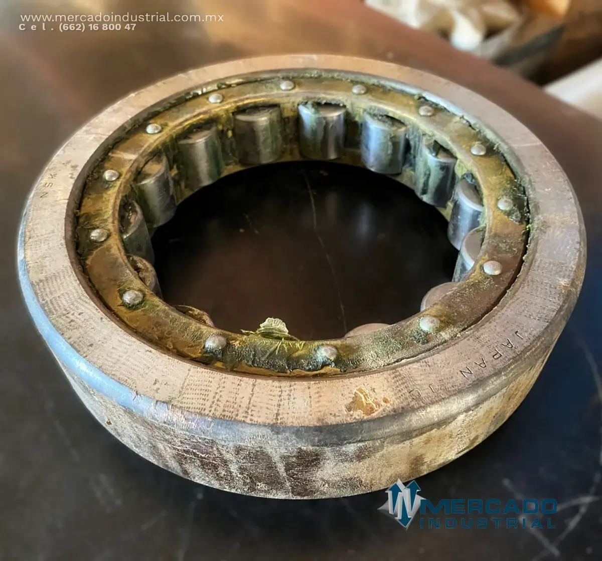 Rodamiento de rodillos 8 1/2" x 1 7/8" parte NU-320 marca SKF - imagen 1
