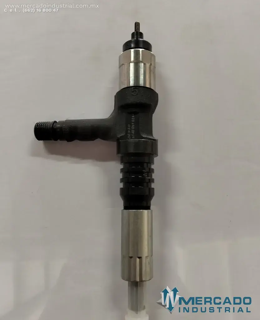 KOMATSU 6261-11-3200 INJECTOR ASSEMBLY (D155AX-6) - imagen 1
